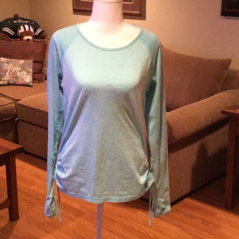 Free2B Workout top